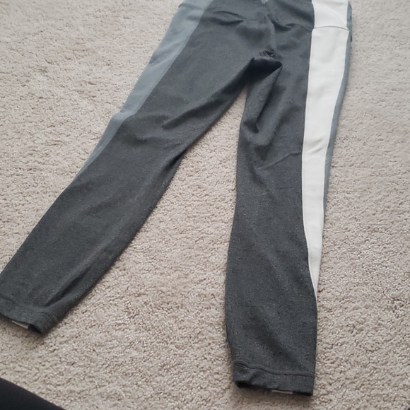 Athleta Powervita Color block ankle legging - Picture 2 of 3